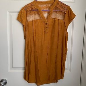 Perch. Size 3X. Dark mustard yellow top.